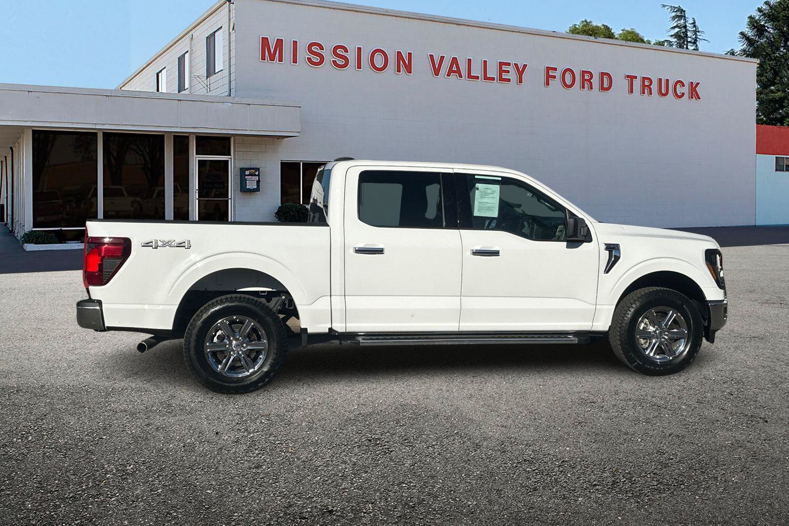 Used 2025 Ford F150 XLT w/ Equipment Group 301A Standard AWD/4WD image 3