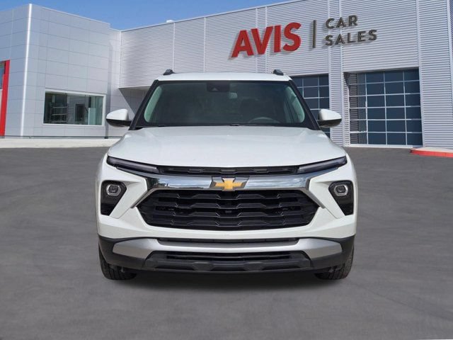 Used 2025 Chevrolet TrailBlazer LT AWD/4WD image 2