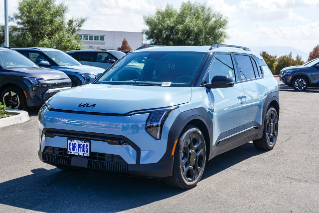 New 2027 Kia EV3 Wind w/ Wind Fwd Nightfall Package image 4