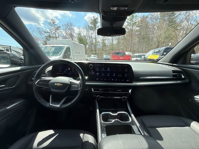 Used 2025 Chevrolet Traverse LT image 16