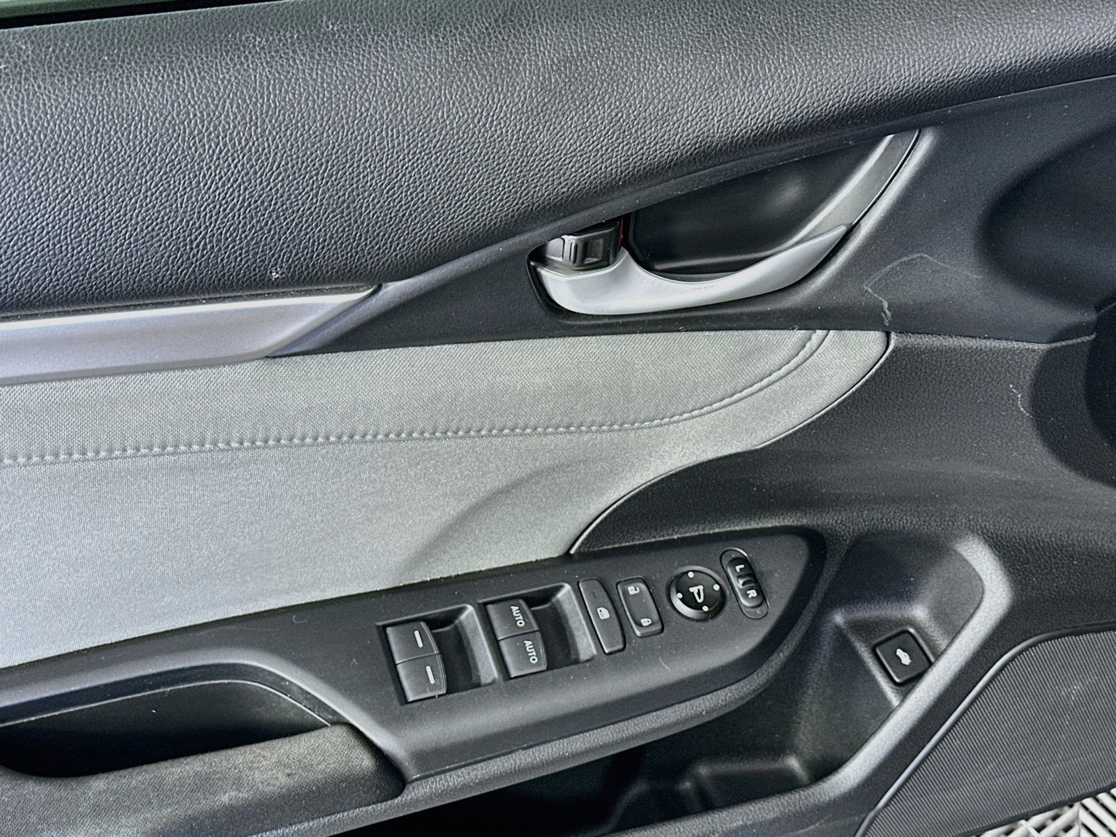 Used 2020 Honda Civic EX image 17