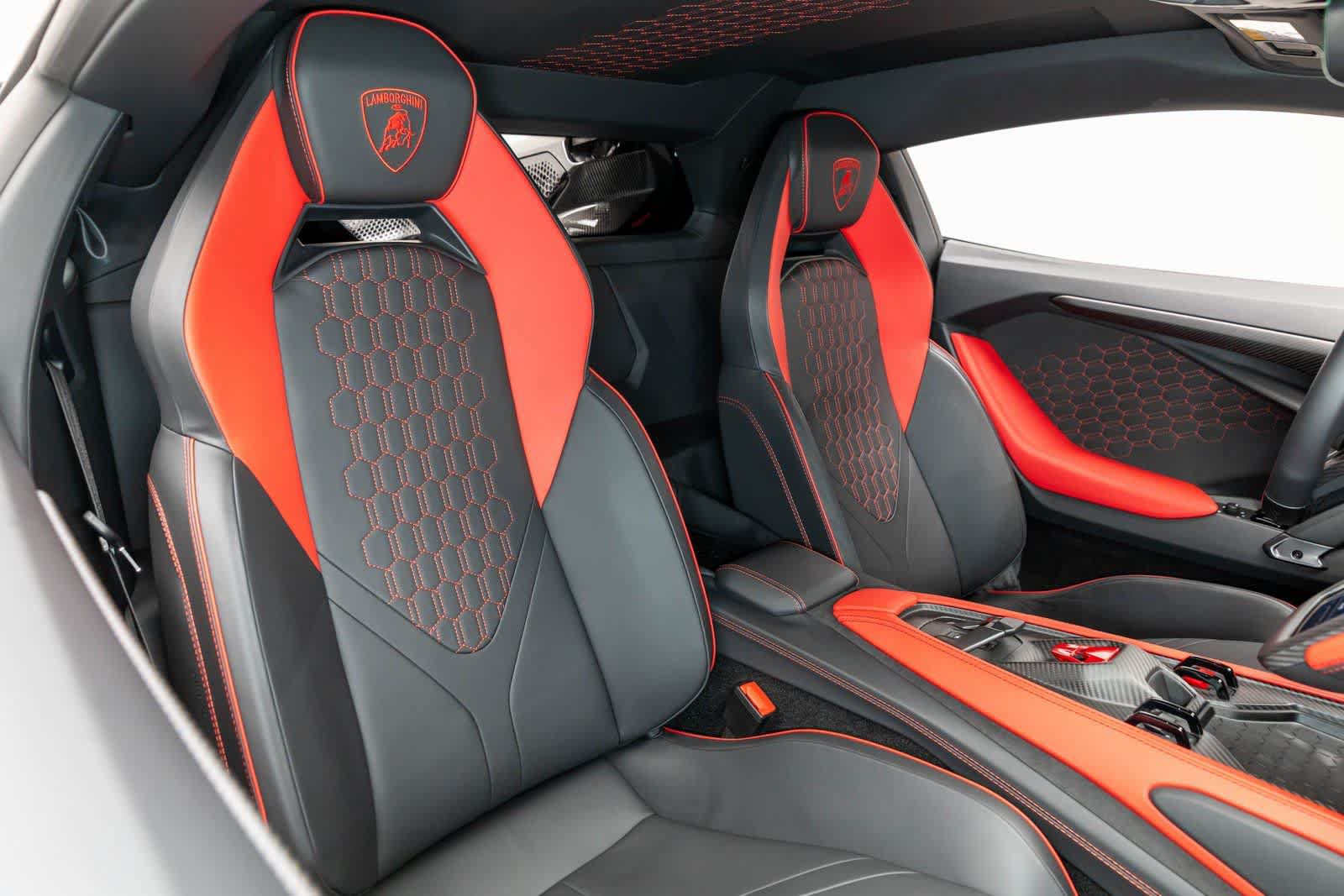 Used 2024 Lamborghini Revuelto AWD/4WD image 13