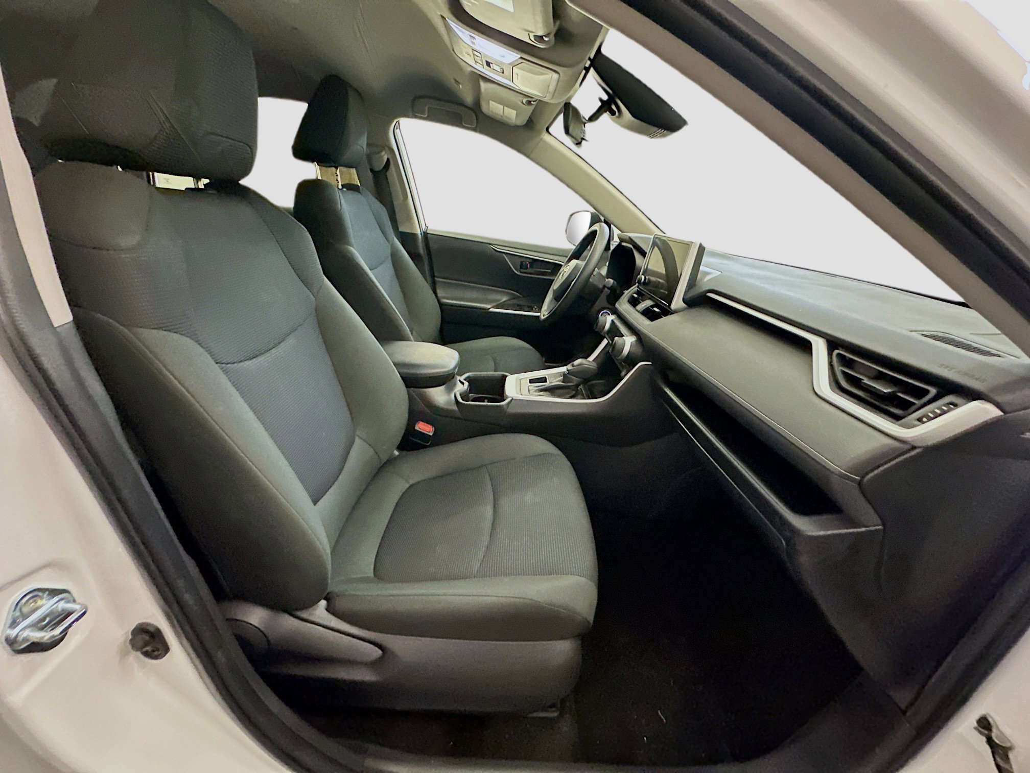 Used 2025 Toyota RAV4 LE image 32