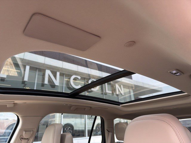 Used 2022 Lincoln Aviator Reserve w/ Equipment Group 201A image 12