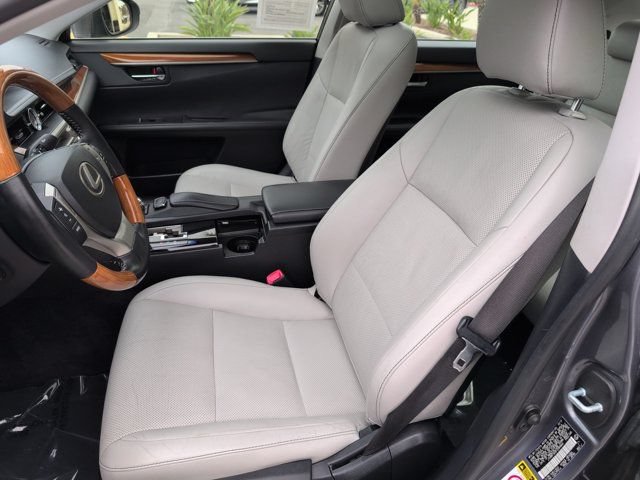 Used 2015 Lexus ES 300h w/ Navigation System Package FWD image 11