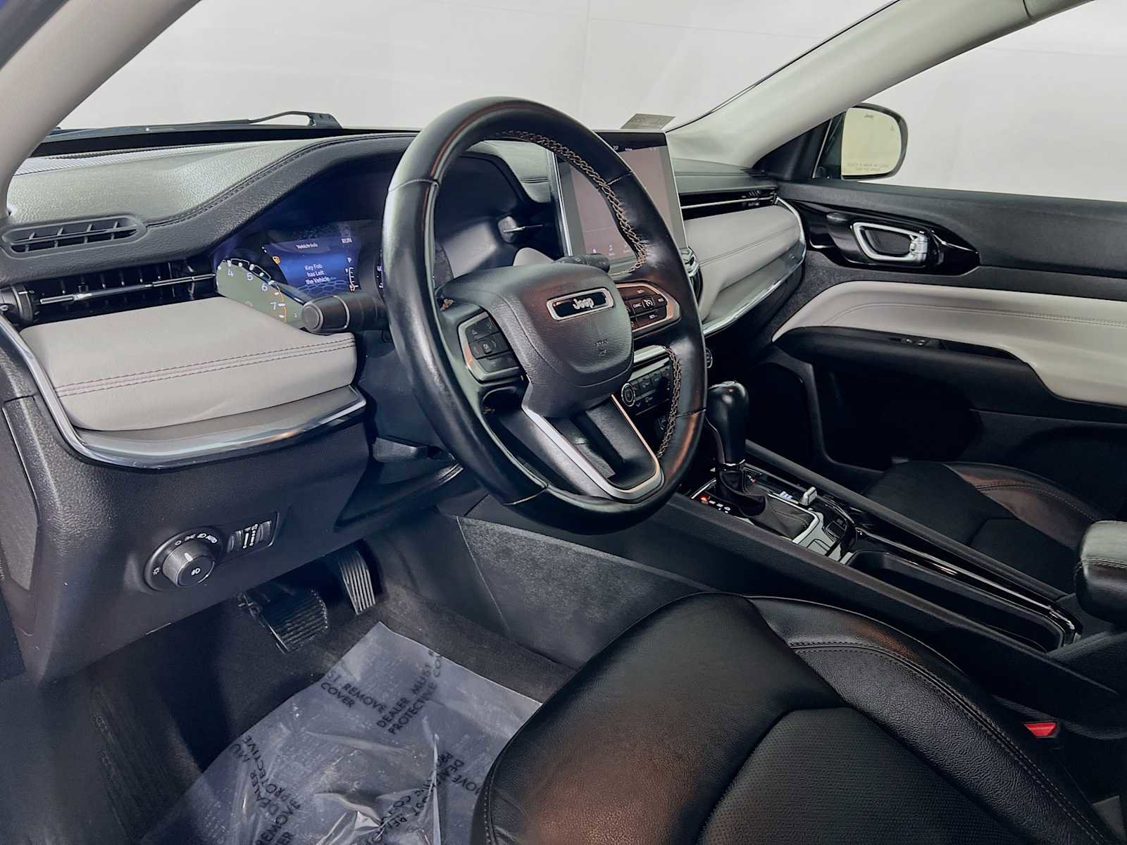 Used 2022 Jeep Compass Limited image 5