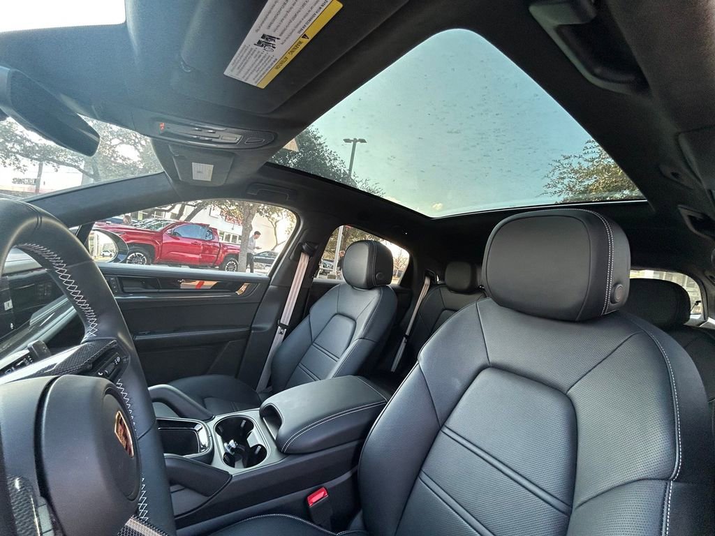 Used 2025 Porsche Cayenne GTS AWD/4WD image 12
