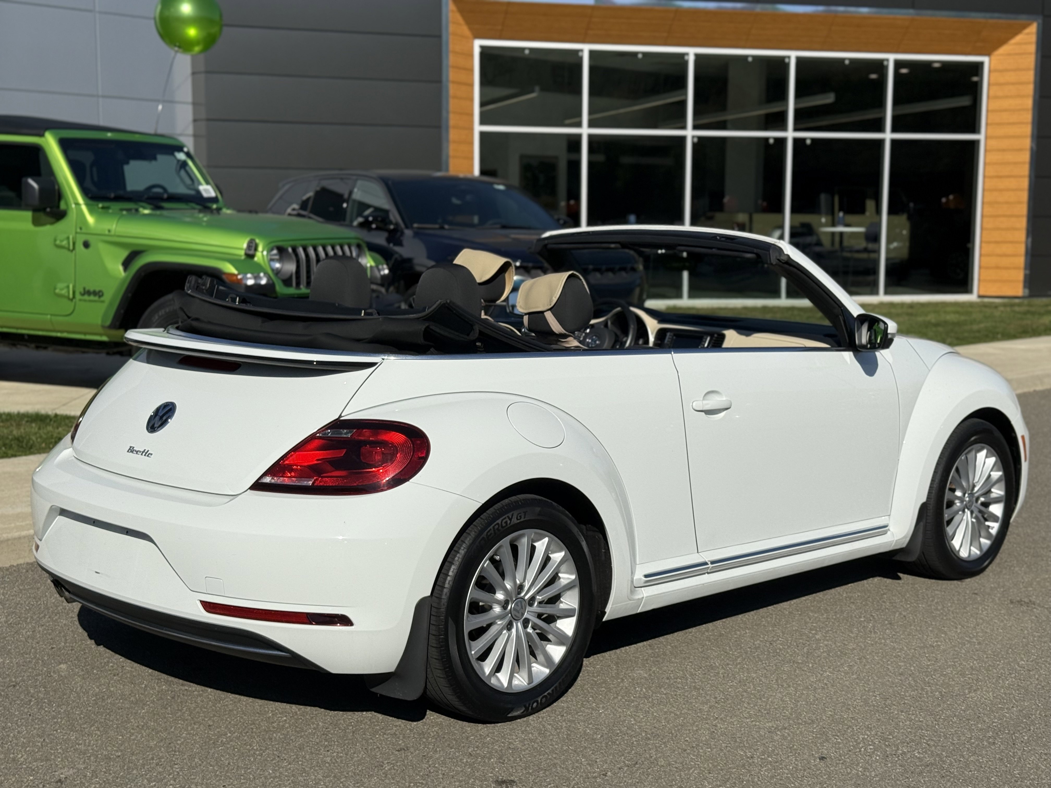 Used 2019 Volkswagen Beetle 2.0T image 2