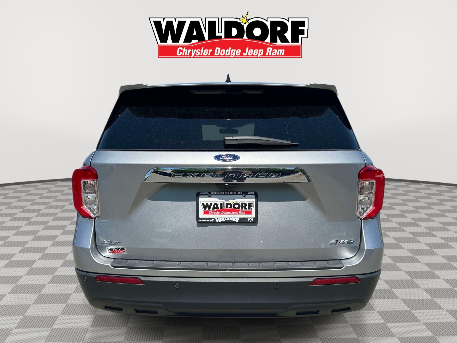 Used 2023 Ford Explorer XLT AWD/4WD image 5