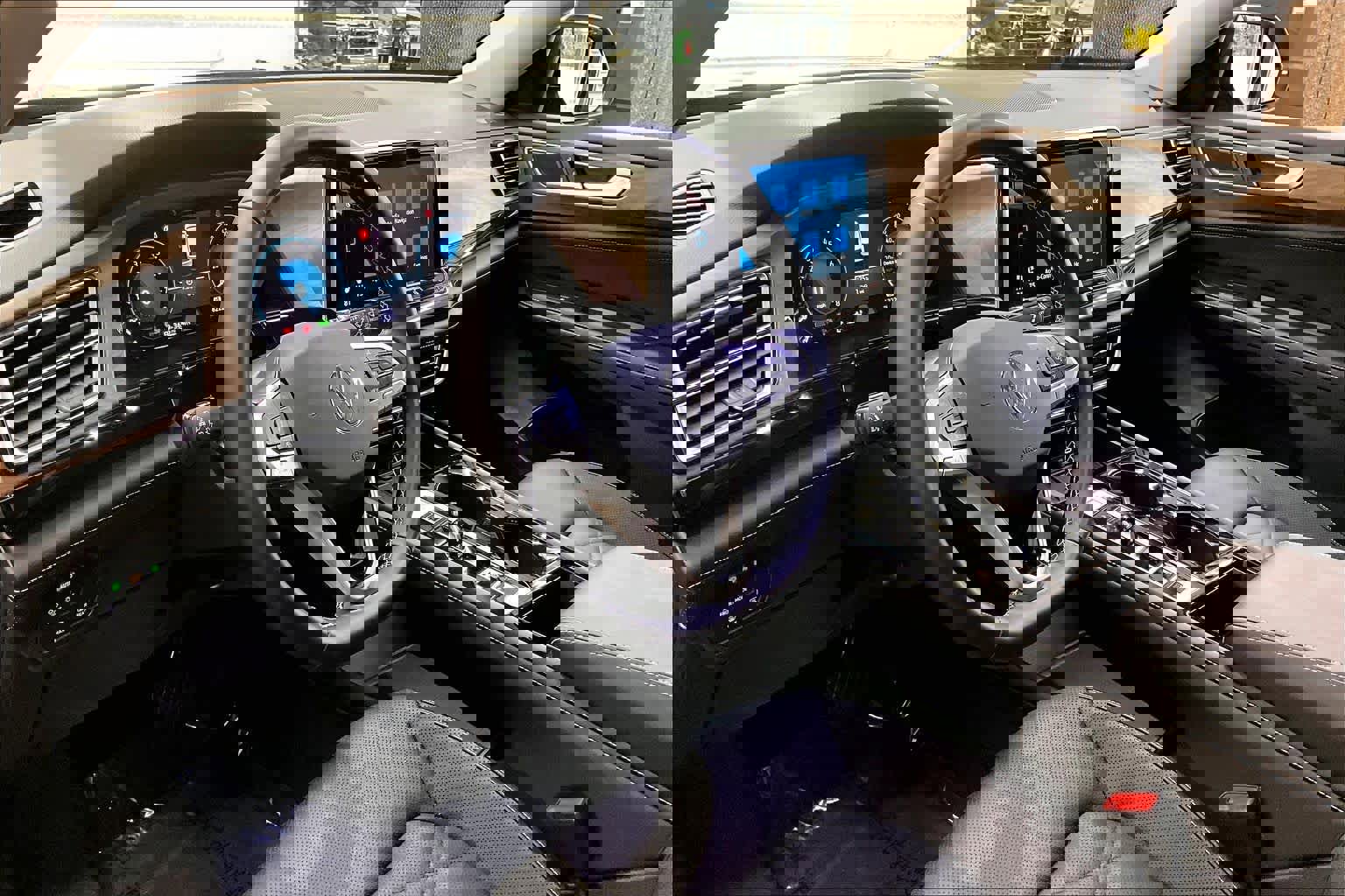 Used 2025 Volkswagen Atlas SE w/ Black Wheel Package image 16