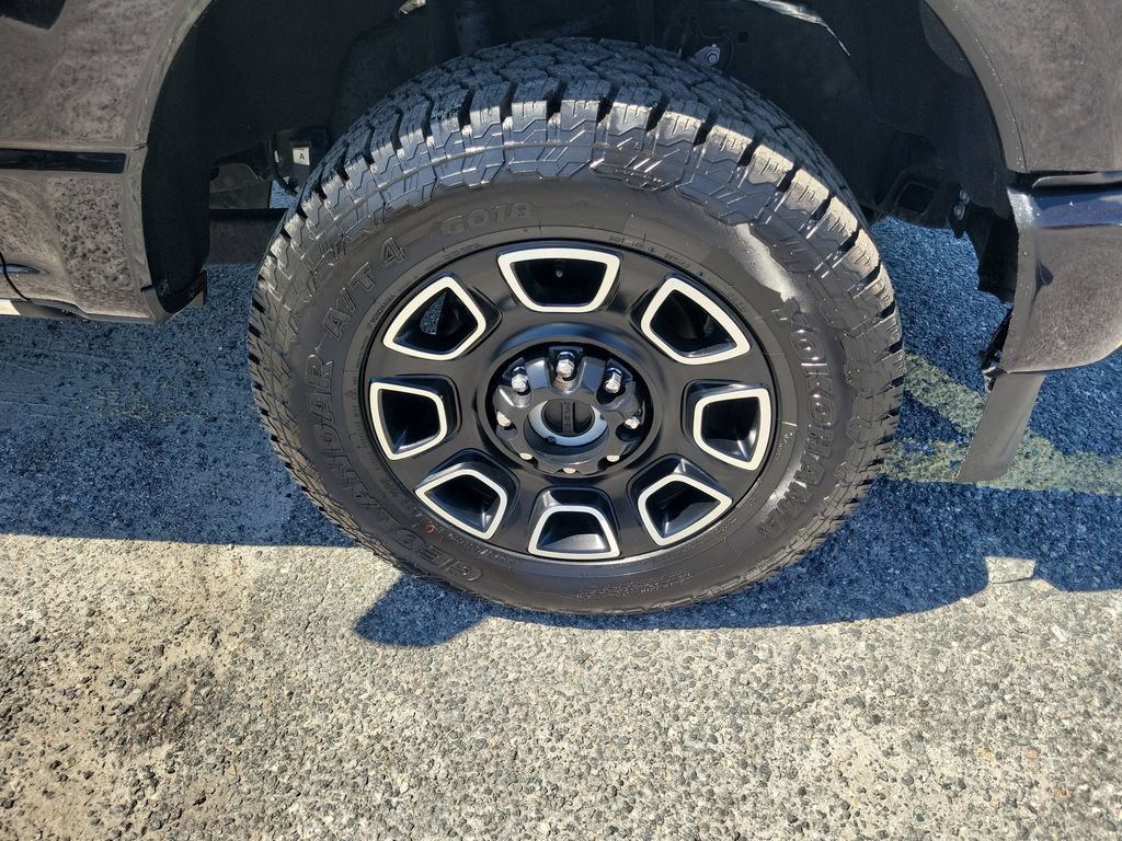 Used 2024 Ford F350 Platinum AWD/4WD image 7