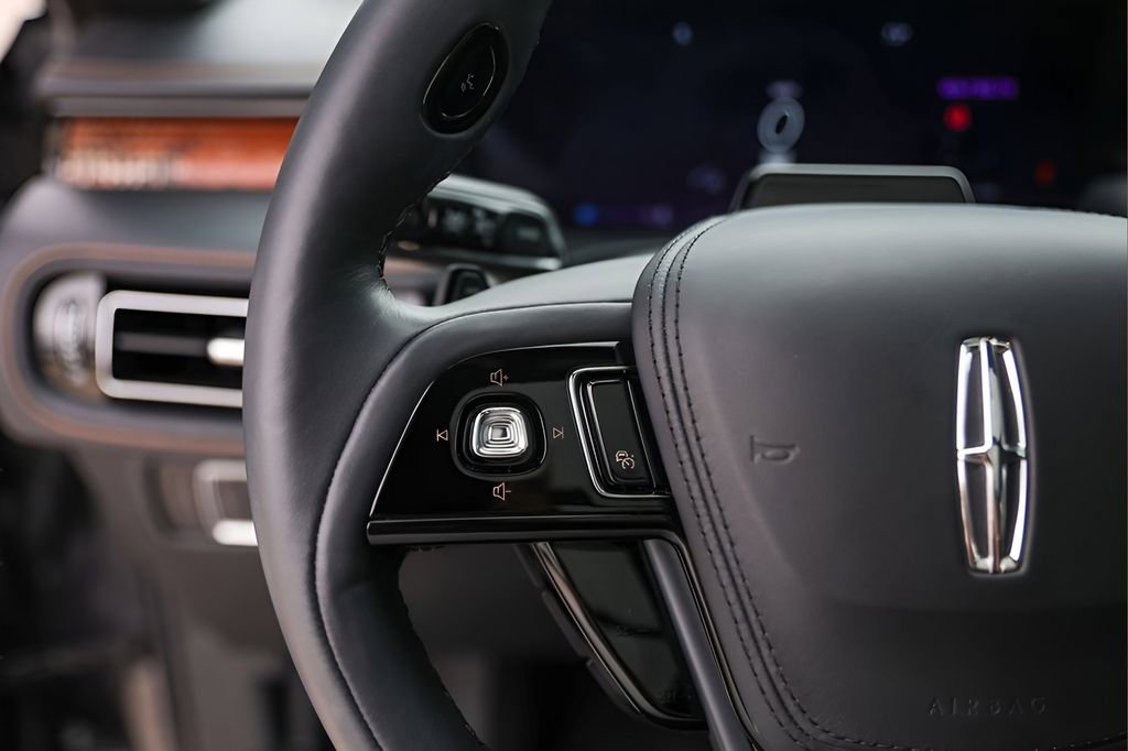 Used 2025 Lincoln Aviator Black Label image 14