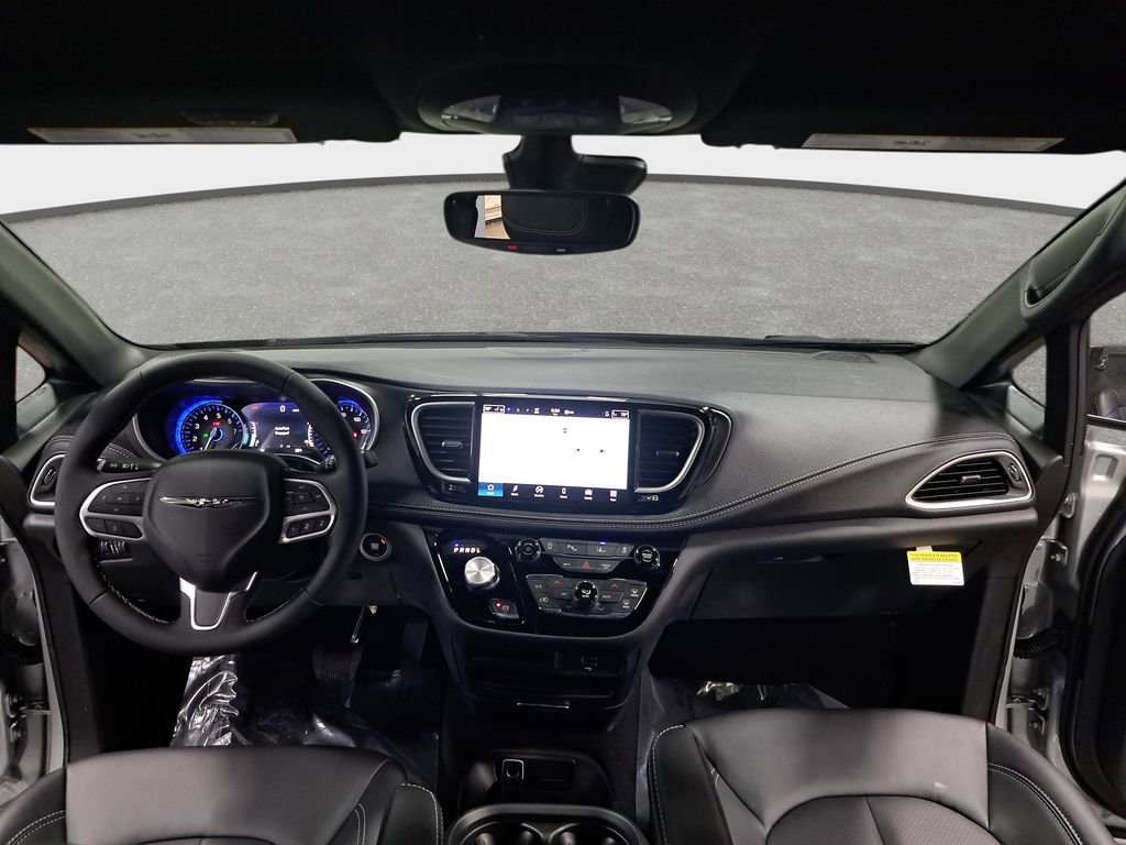 New 2026 Chrysler Pacifica Select AWD/4WD image 9