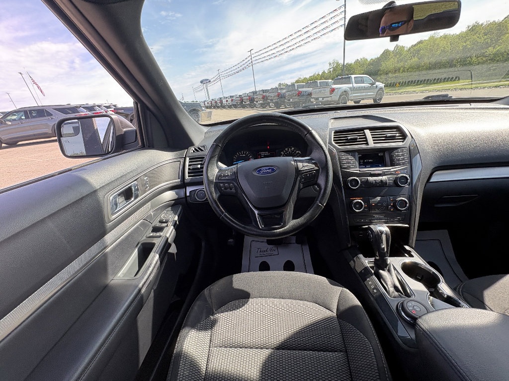 Used 2018 Ford Explorer XLT AWD/4WD image 23