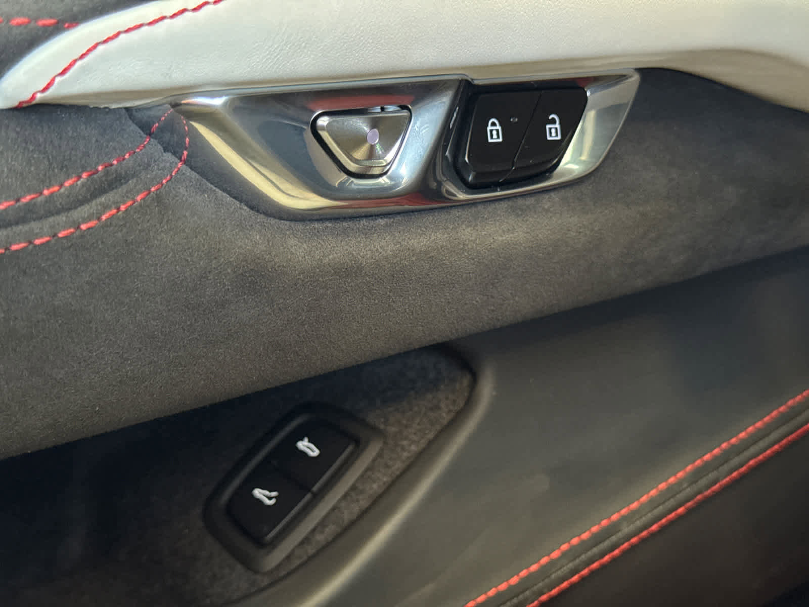 Used 2023 Chevrolet Corvette Stingray Premium Conv w/ Z51 Performance Package image 21