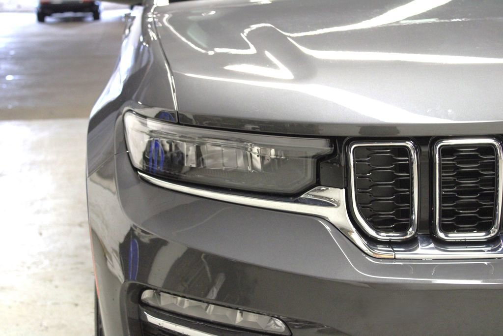 New 2025 Jeep Grand Cherokee Limited w/ Luxury Tech Group II image 32