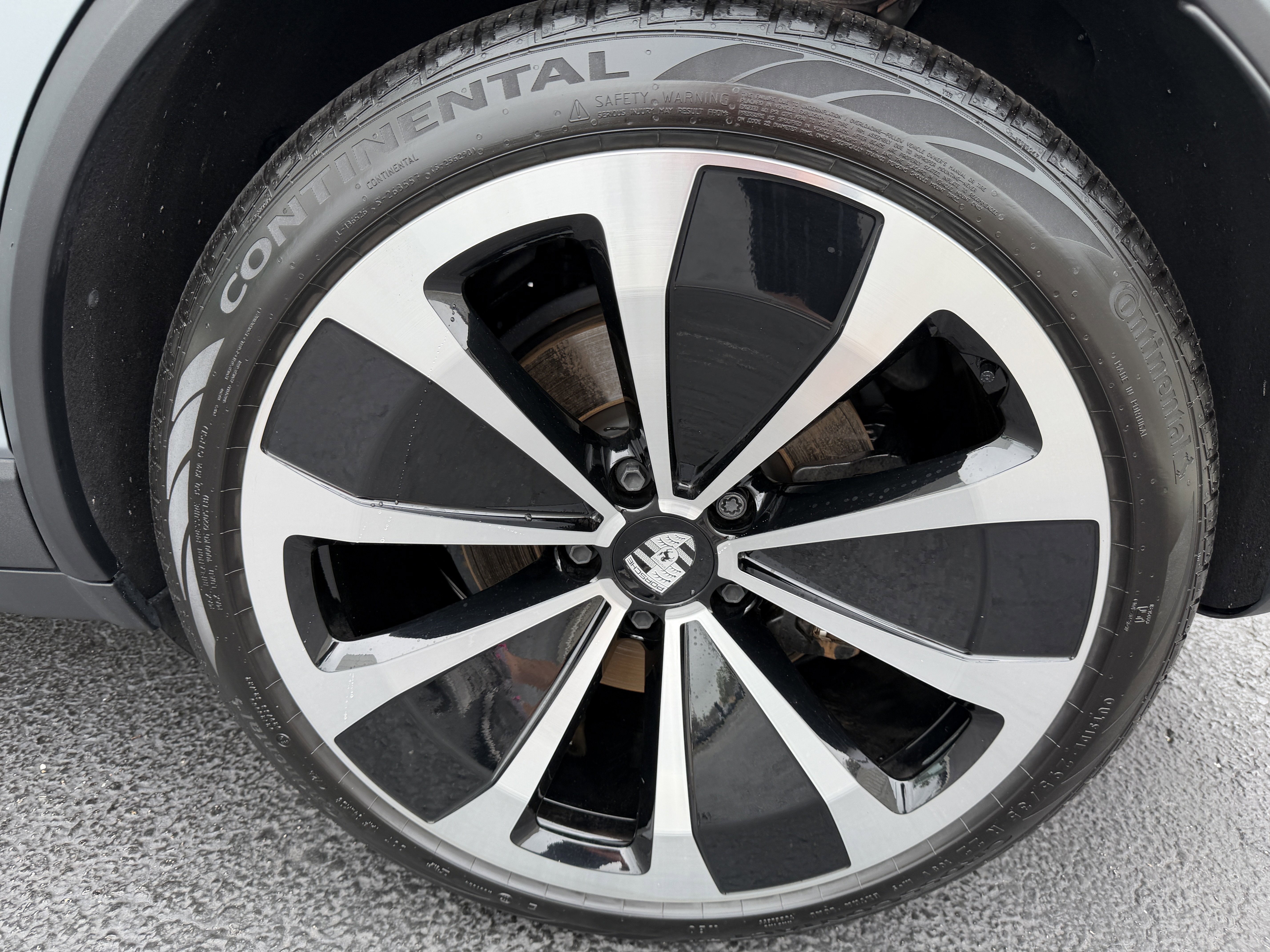 Used 2024 Porsche Macan 4 Electric image 10