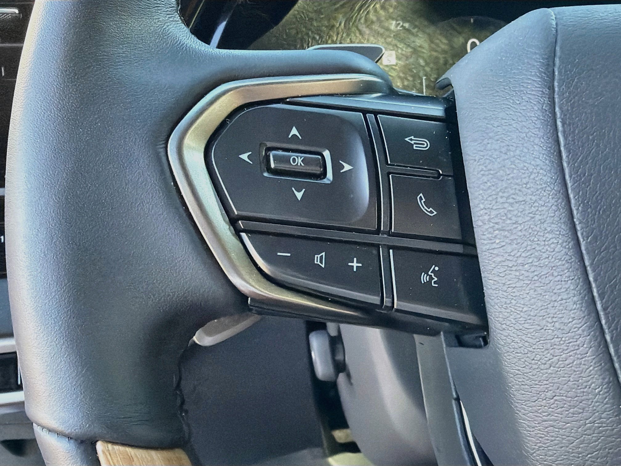 Used 2025 Lexus RX 350h w/ Accessory Package (Z1) AWD/4WD image 38