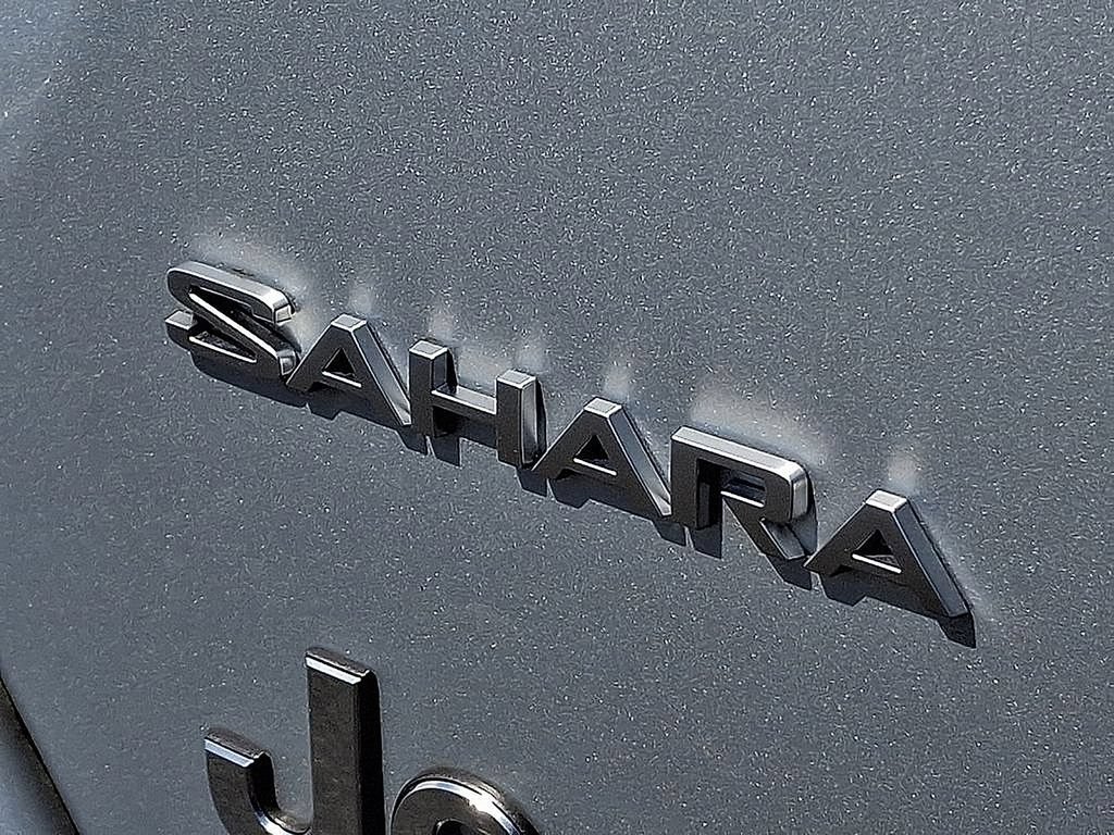 Used 2022 Jeep Wrangler Unlimited Sahara w/ Cold Weather Group AWD/4WD image 32