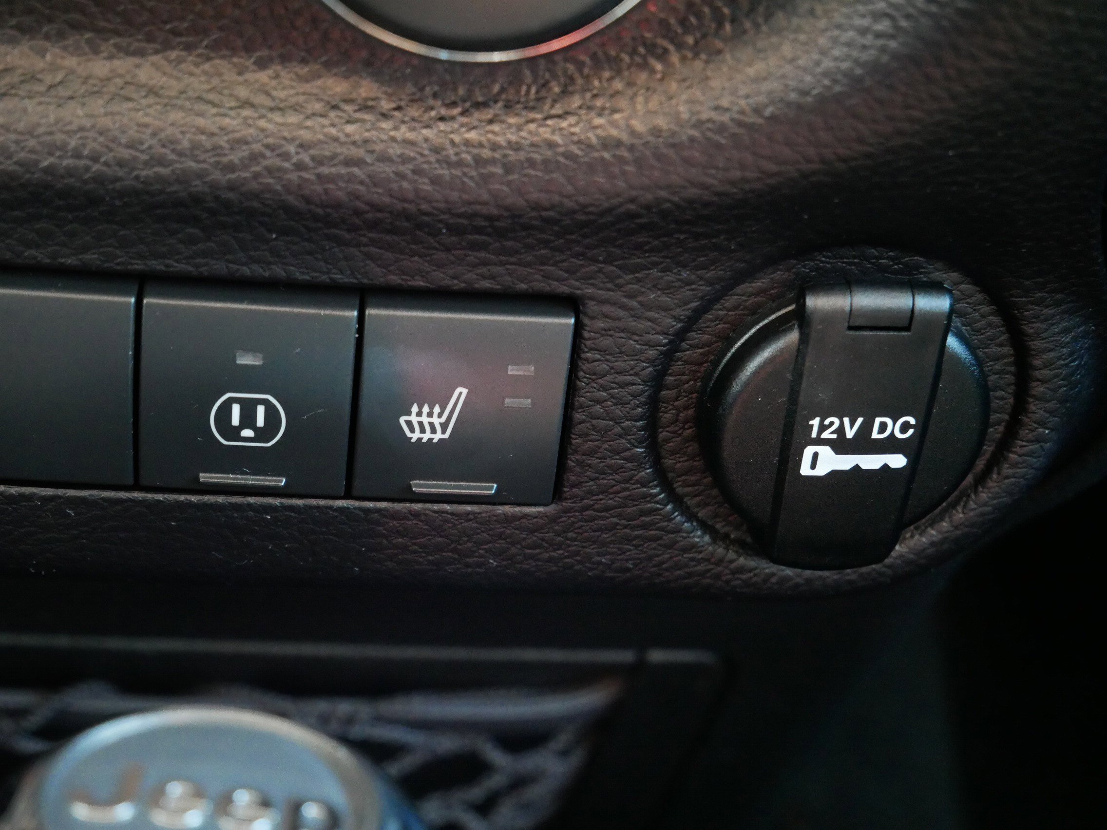 Used 2016 Jeep Wrangler Unlimited Sahara image 32