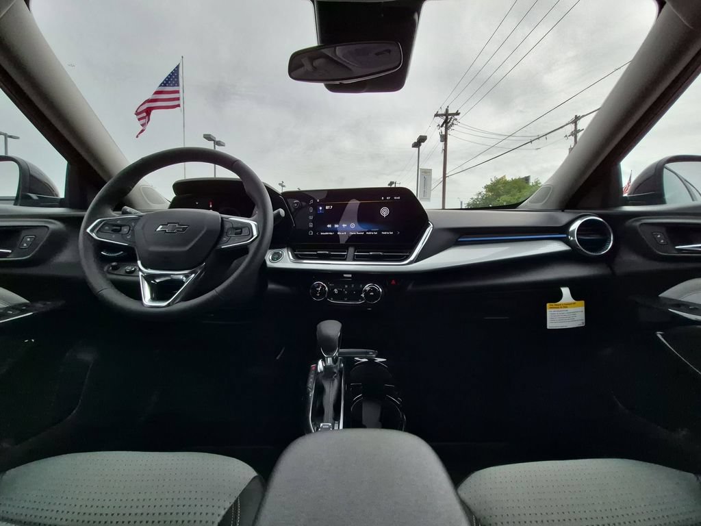 New 2026 Chevrolet Trax LT w/ Driver Confidence Package FWD image 2