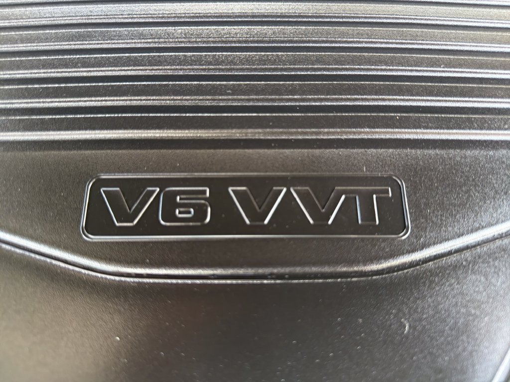 Used 2021 GMC Acadia Denali w/ Denali Technology Package FWD image 16