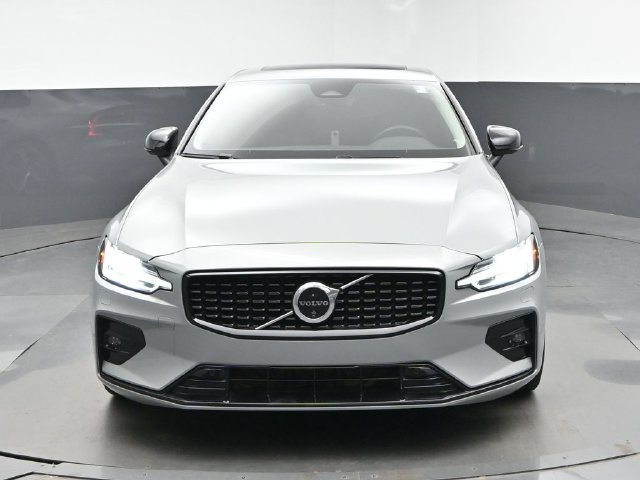 Used 2025 Volvo S60 B5 Plus FWD image 3