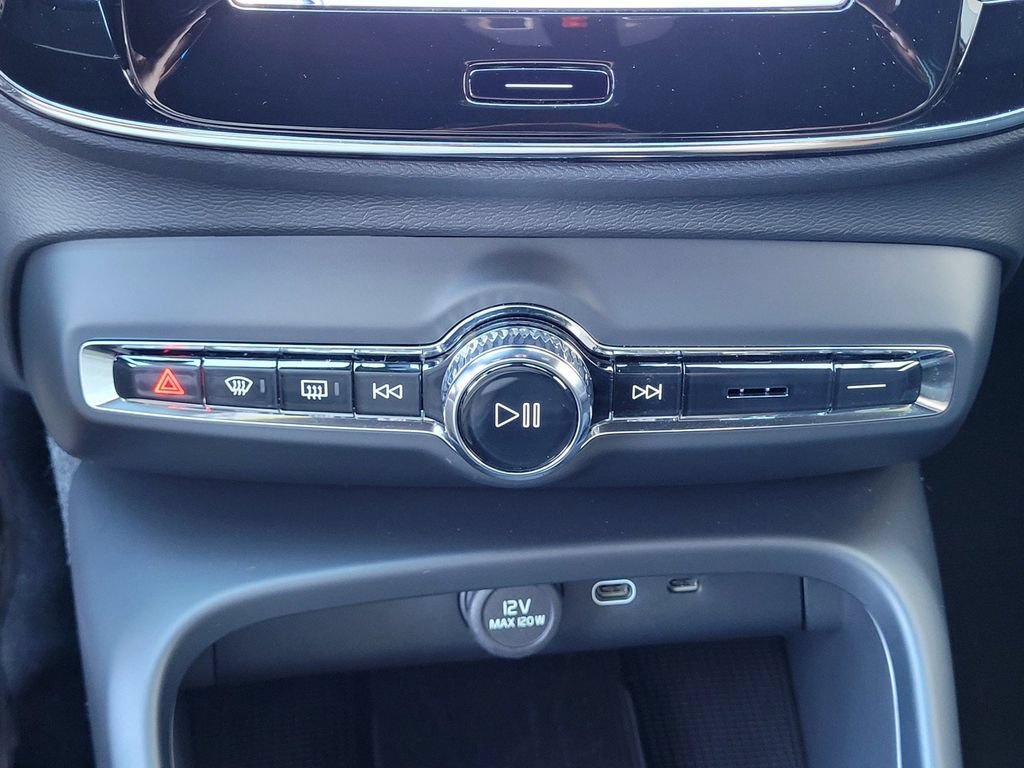 Used 2025 Volvo EX40 Core w/ Climate Package AWD/4WD image 13