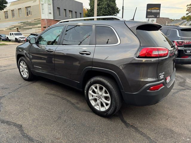 Used 2017 Jeep Cherokee Latitude w/ True North Edition image 4