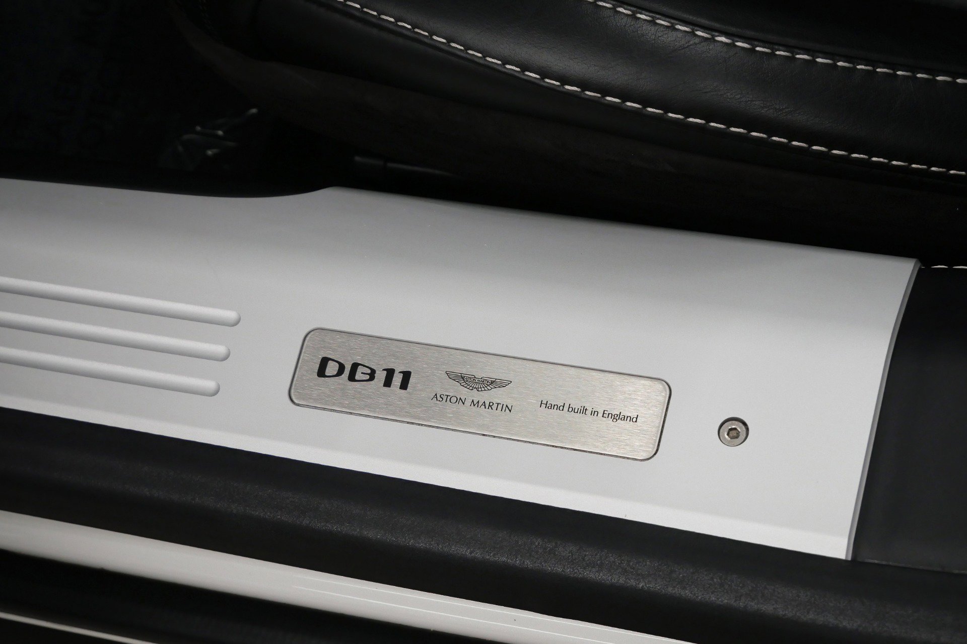 Used 2019 Aston Martin DB11 Volante image 32