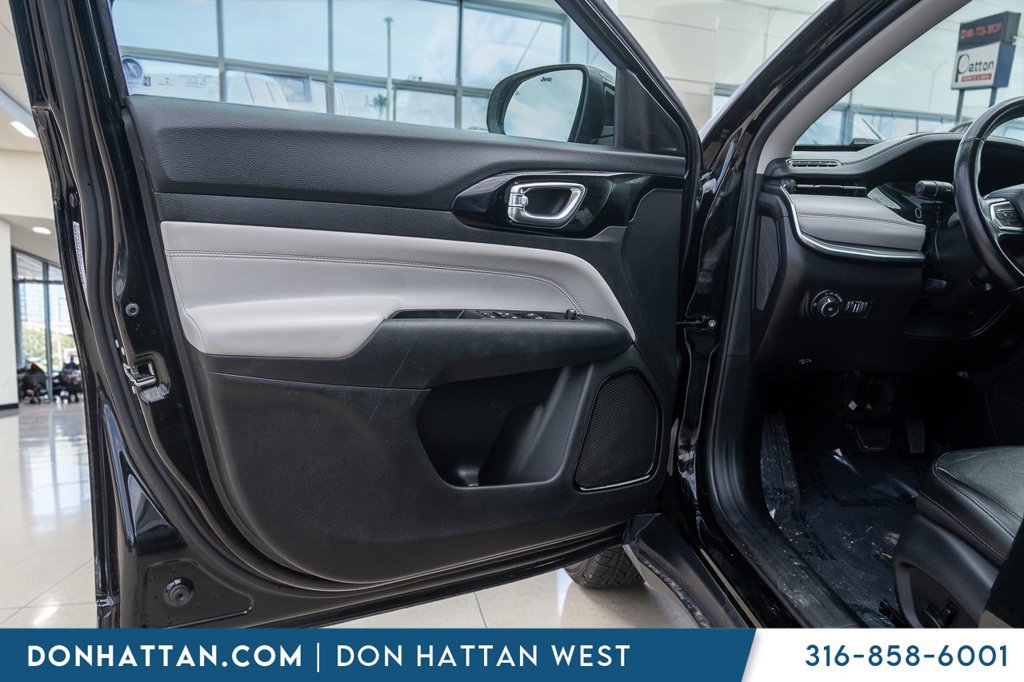 Used 2022 Jeep Compass Limited AWD/4WD image 13