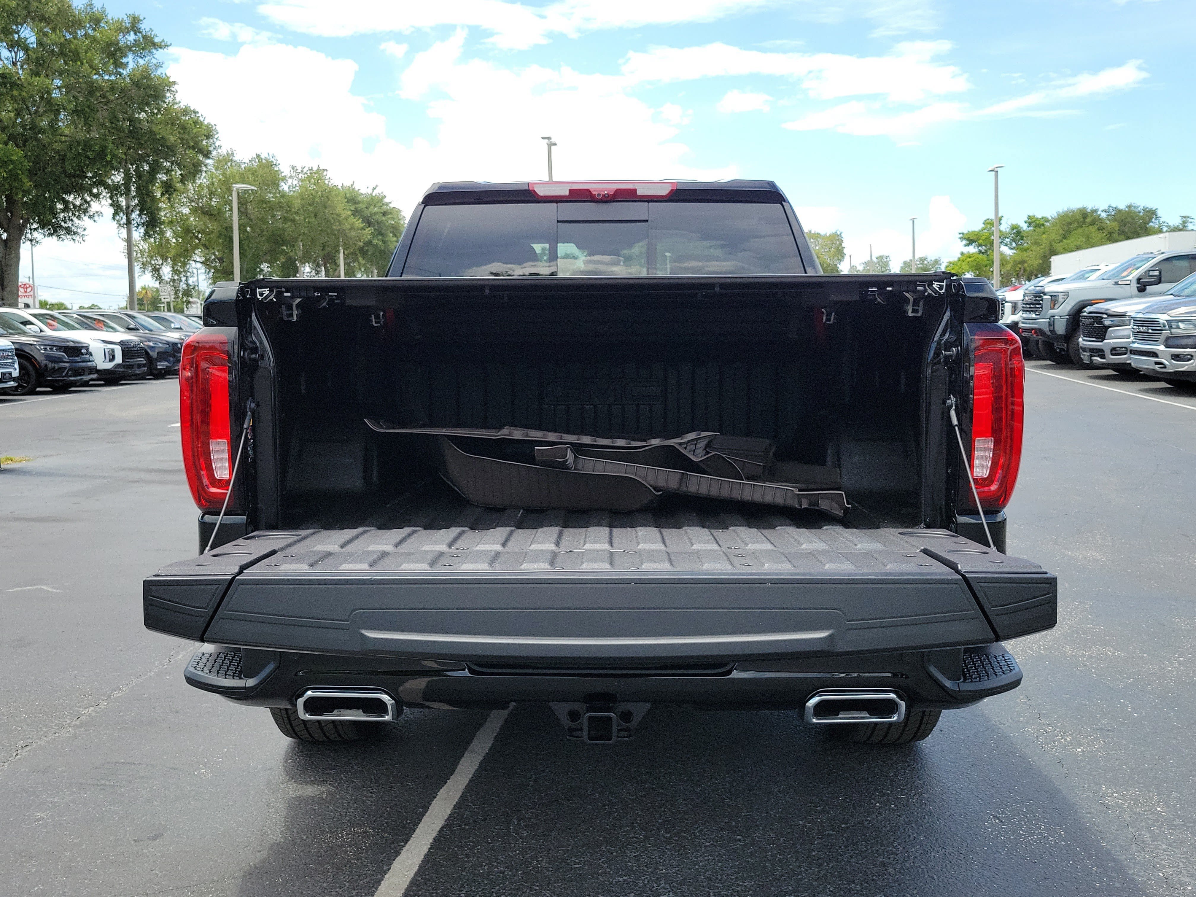 Used 2026 GMC Sierra 1500 Denali w/ Denali Reserve Package AWD/4WD image 9