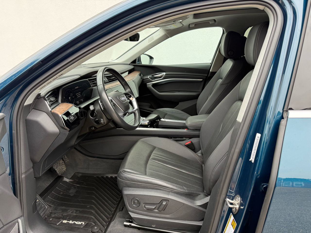 Used 2019 Audi e-tron Premium Plus image 26