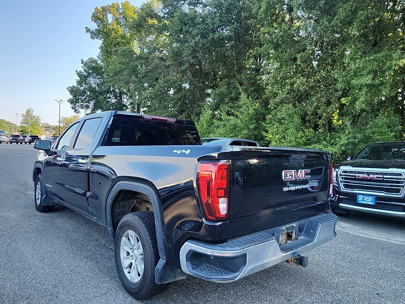 Used 2019 GMC Sierra 1500 4x4 Crew Cab w/ Convenience Package image 3
