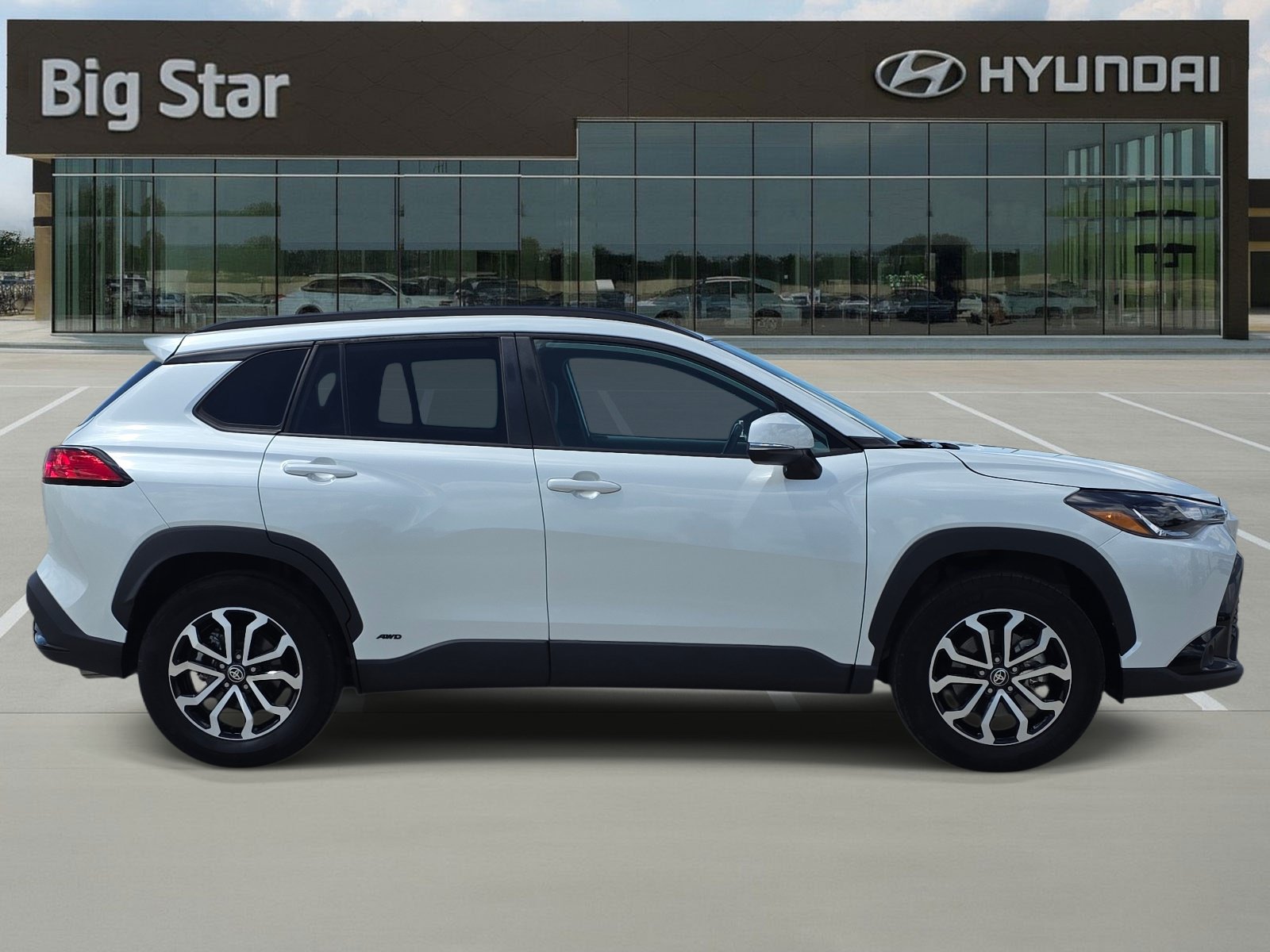 Used 2023 Toyota Corolla Cross AWD Hybrid image 5