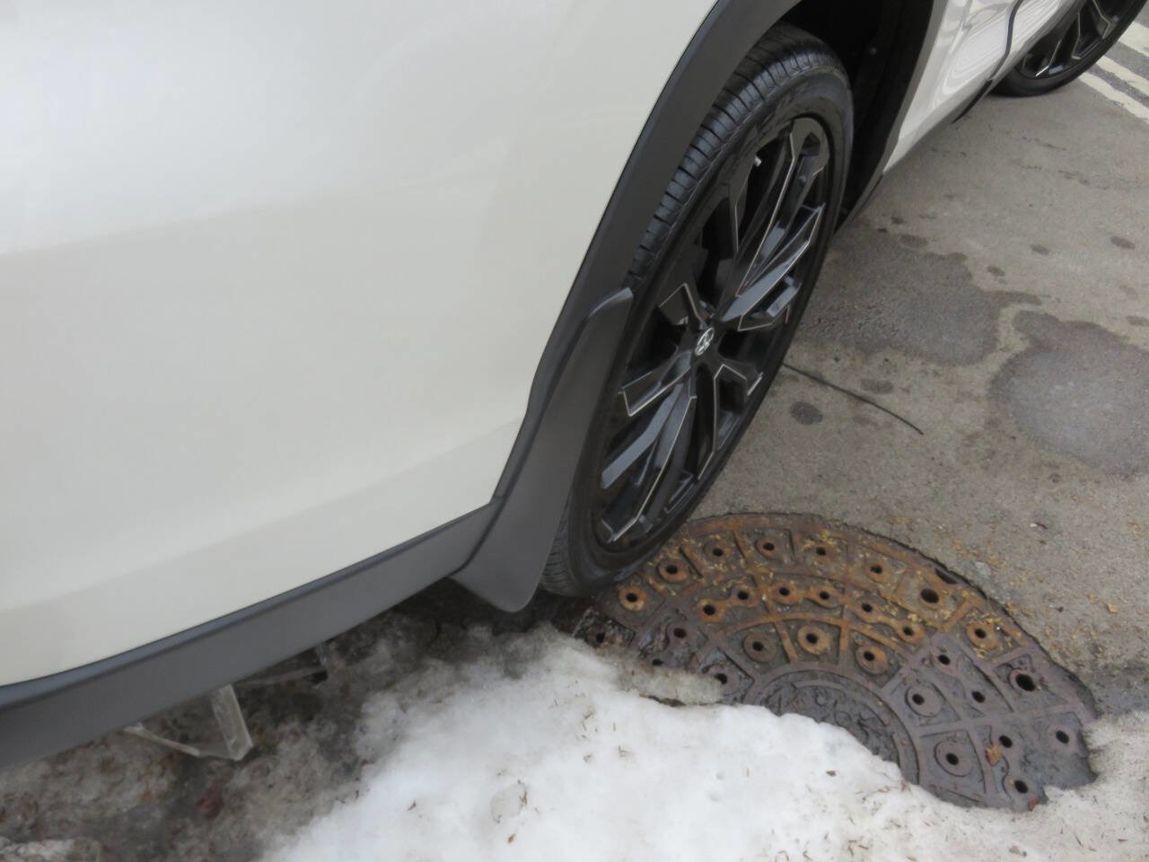 Used 2019 Toyota Highlander SE image 37