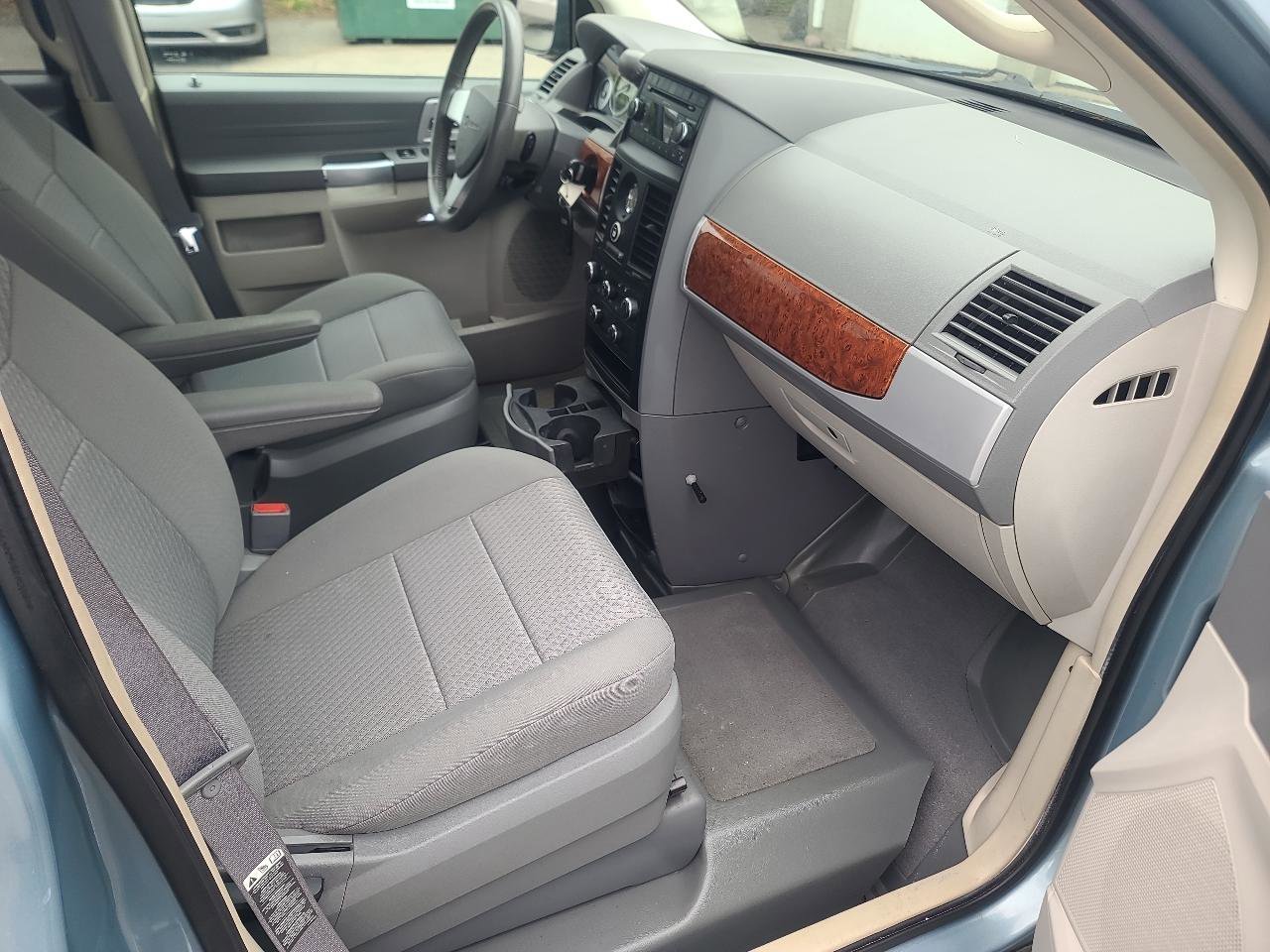 Used 2008 Chrysler Town & Country Touring w/ Trailer Tow Group FWD image 18