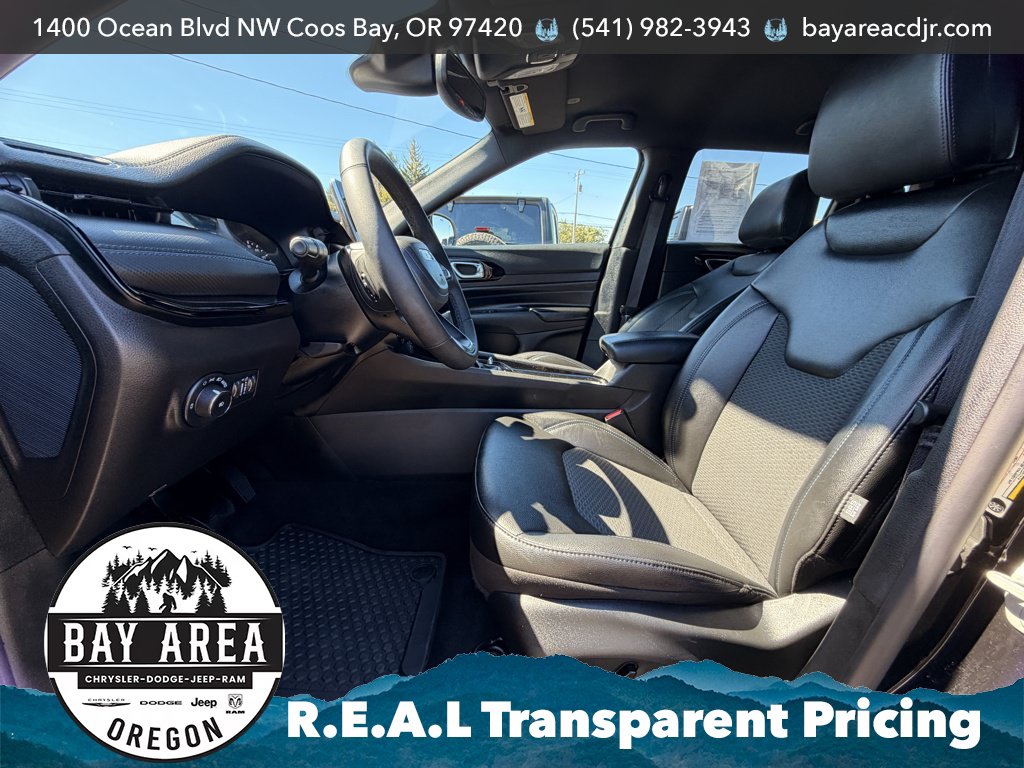 Used 2025 Jeep Compass Latitude w/ Convenience Group AWD/4WD image 13
