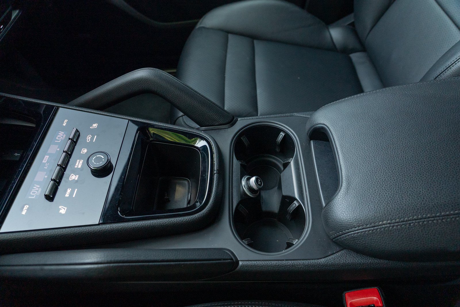 Certified 2025 Porsche Cayenne AWD/4WD image 28