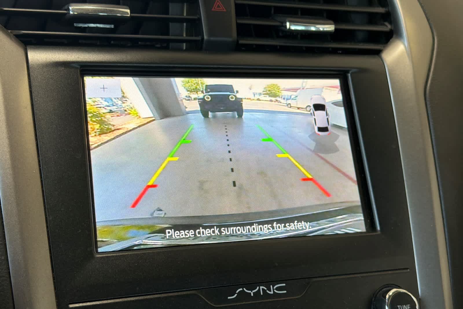 Used 2020 Ford Fusion SE FWD image 21