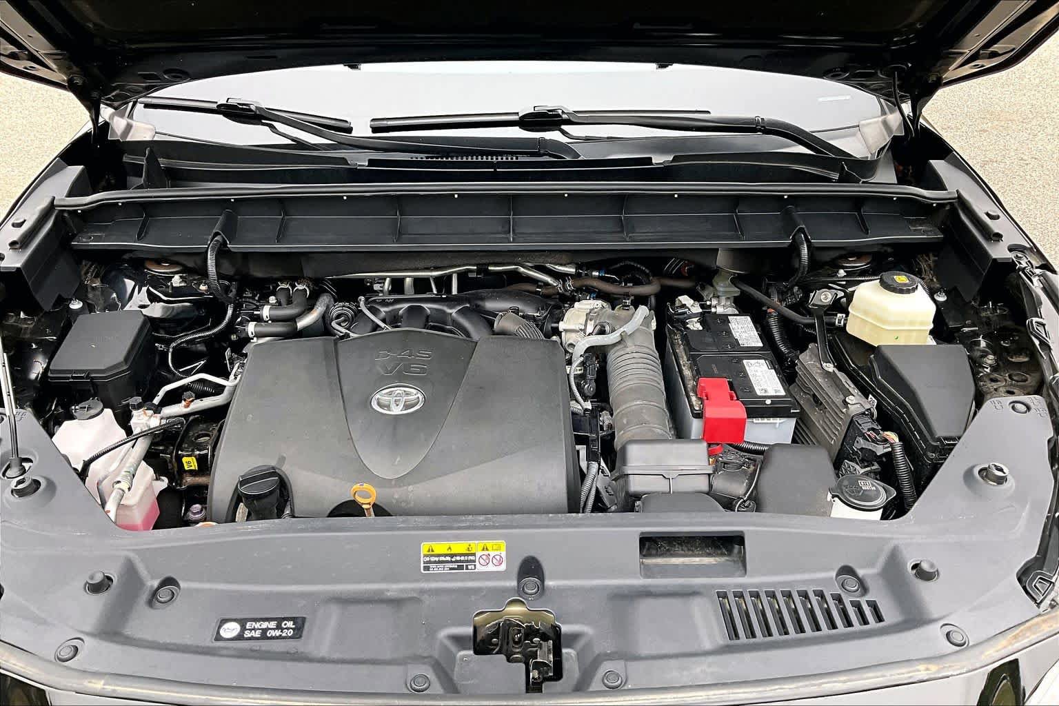 Used 2021 Toyota Highlander XLE AWD/4WD image 30
