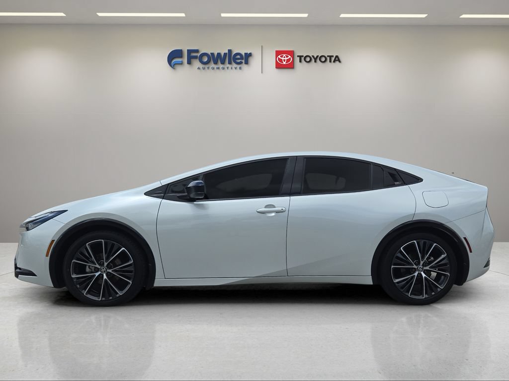 Used 2024 Toyota Prius XLE FWD image 4