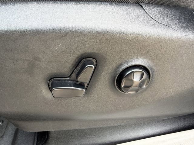 Used 2018 Chrysler Pacifica Limited w/ Tire & Wheel Group image 26