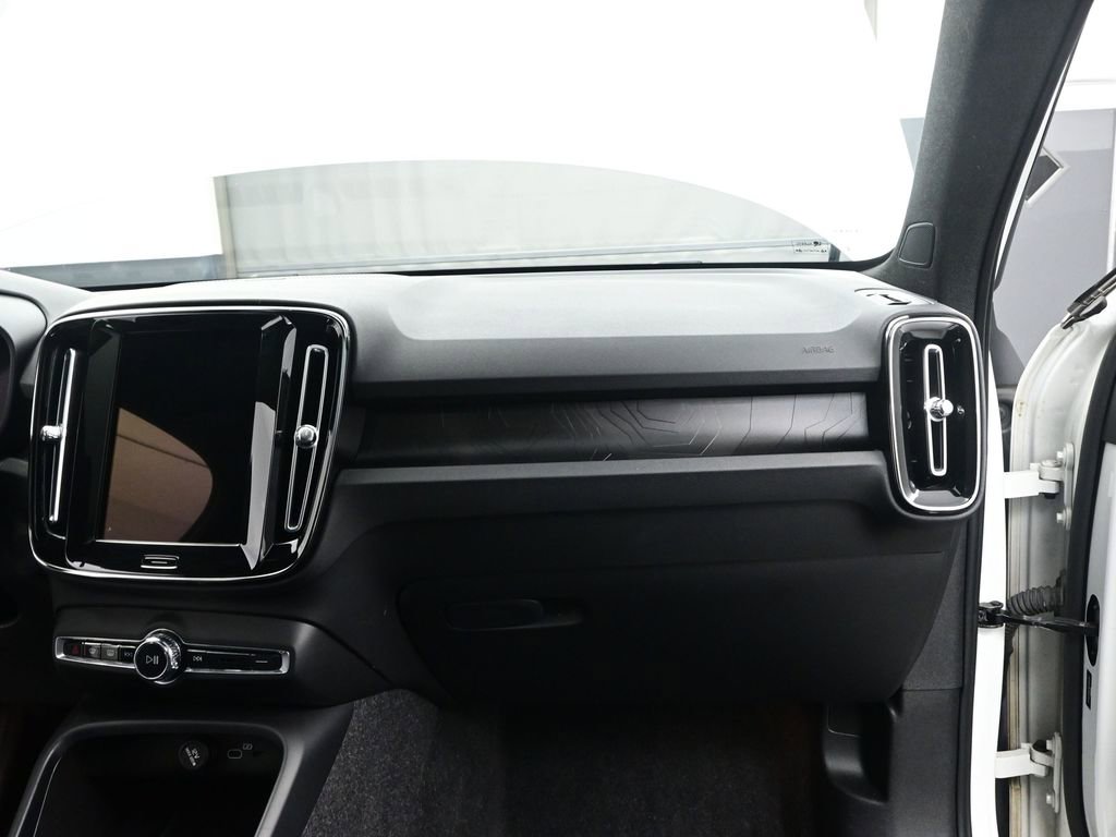 Used 2022 Volvo C40 P8 Recharge Ultimate image 16