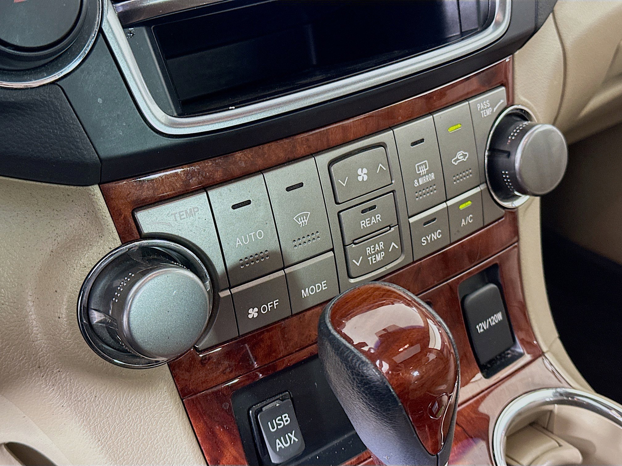 Used 2013 Toyota Highlander Limited AWD/4WD image 23