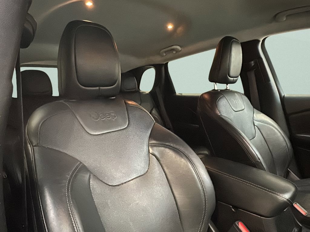 Used 2019 Jeep Cherokee Limited AWD/4WD image 17