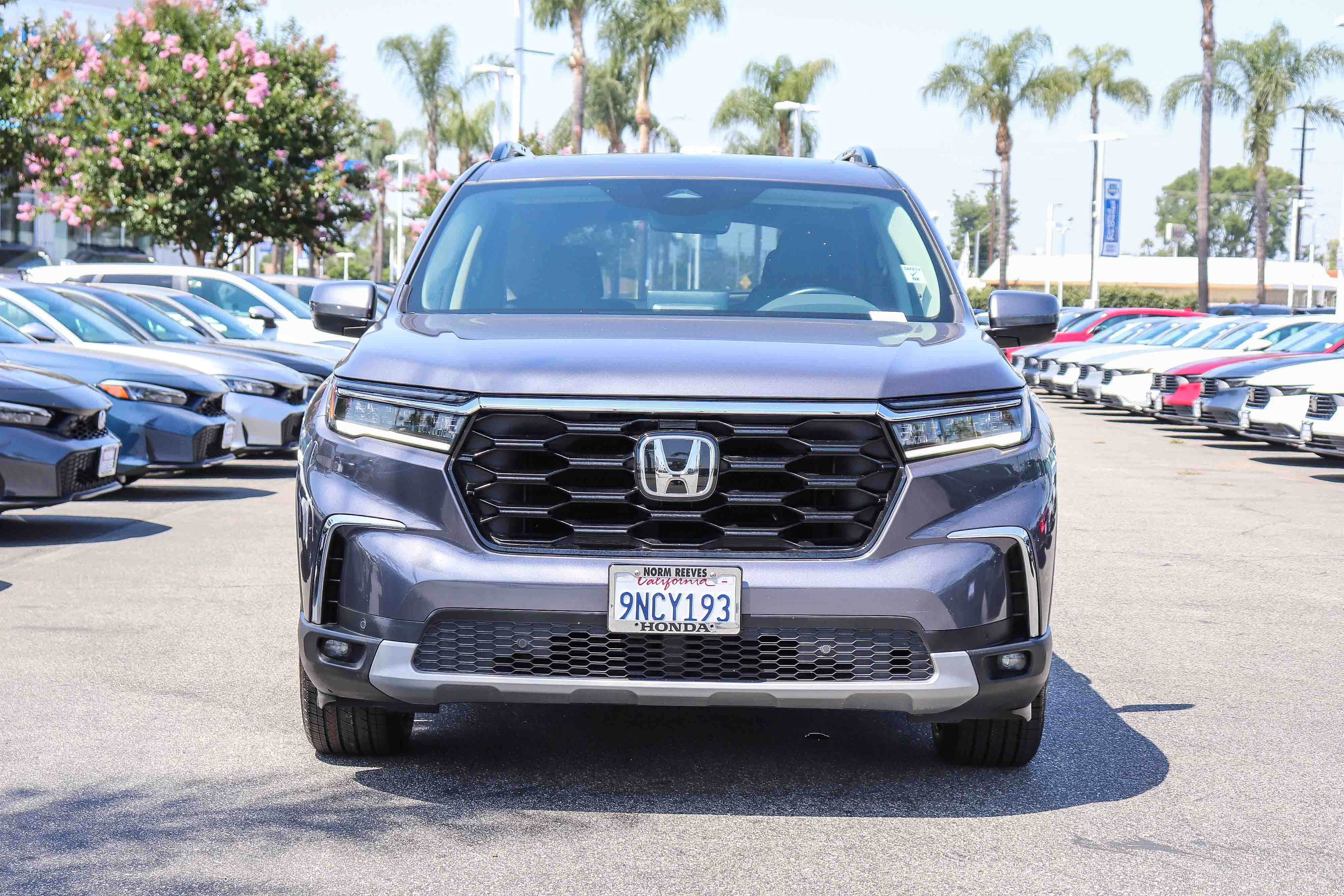 Used 2025 Honda Pilot Touring image 2
