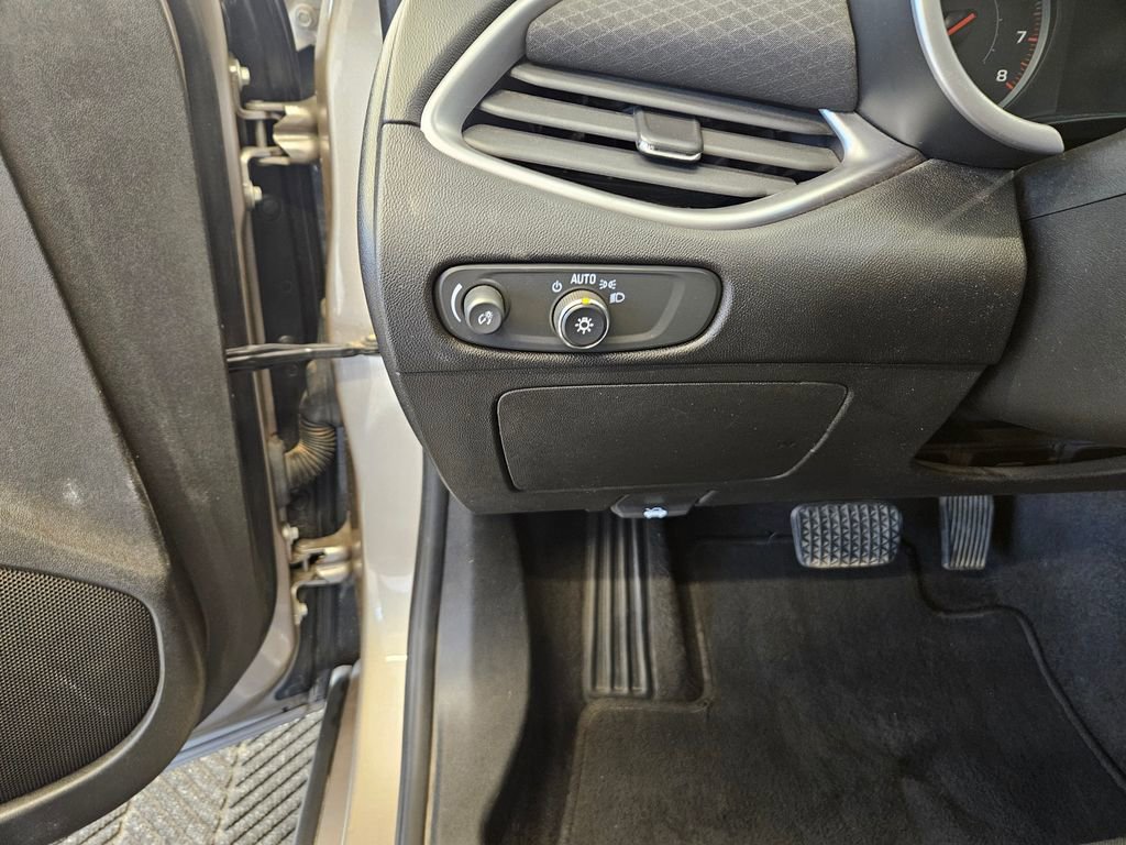 Used 2022 Chevrolet Malibu RS image 16