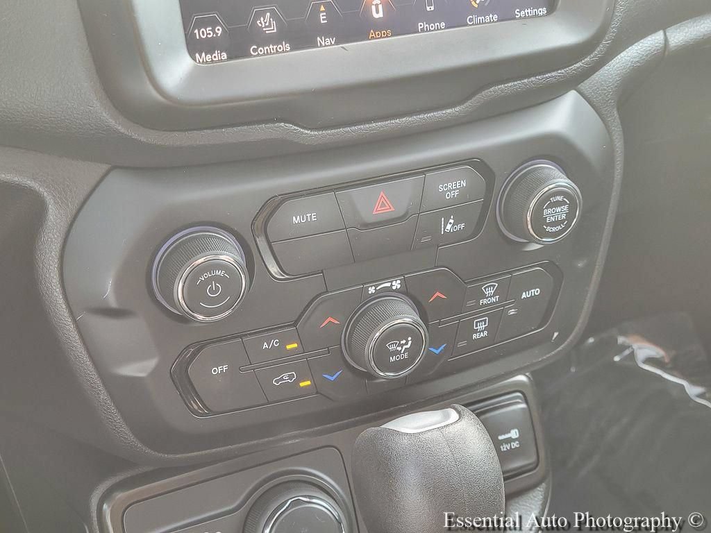 Certified 2022 Jeep Renegade Latitude w/ Sun/Sound Group AWD/4WD image 18