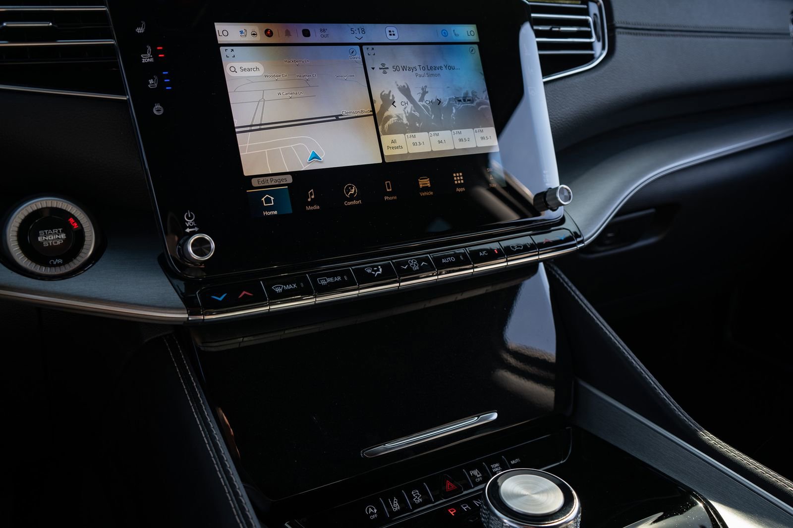 Used 2025 Jeep Wagoneer L Series II AWD/4WD image 26